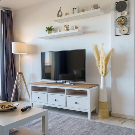 Chic Beachfront Flat With Amazing Sea Views And Private Indoor Parking Benalmadena Luaran gambar