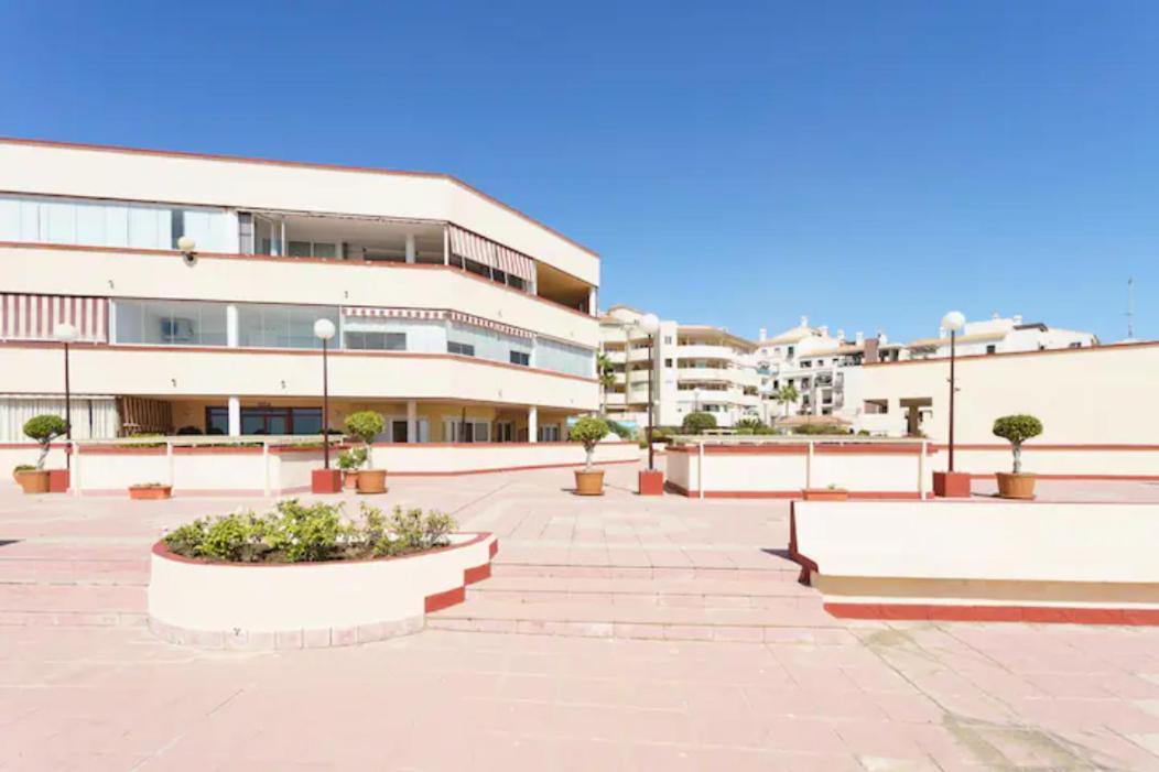 Chic Beachfront Flat With Amazing Sea Views And Private Indoor Parking Benalmadena Luaran gambar