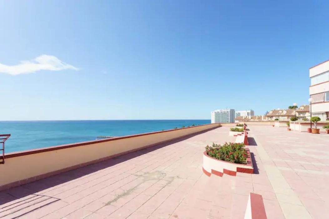 Chic Beachfront Flat With Amazing Sea Views And Private Indoor Parking Benalmadena Luaran gambar