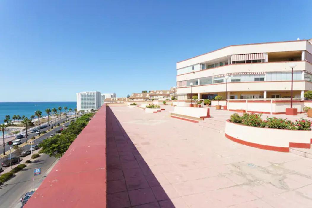 Chic Beachfront Flat With Amazing Sea Views And Private Indoor Parking Benalmadena Luaran gambar