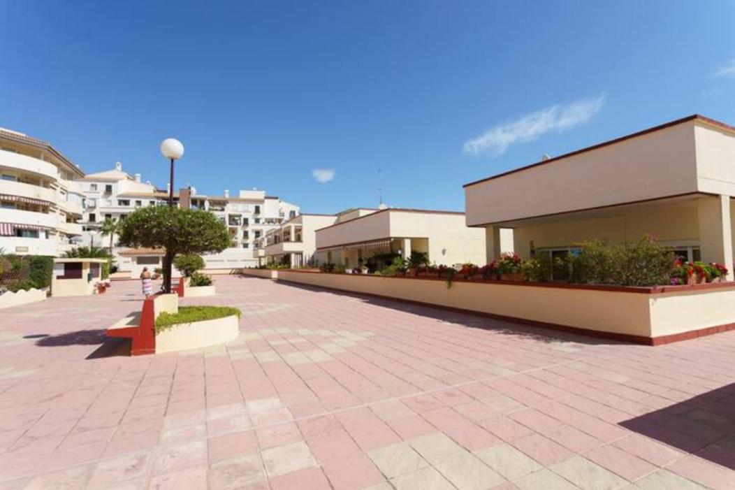 Chic Beachfront Flat With Amazing Sea Views And Private Indoor Parking Benalmadena Luaran gambar
