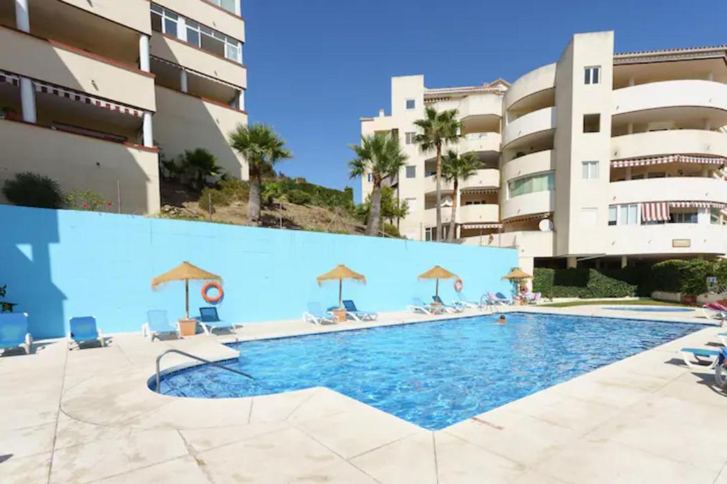 Chic Beachfront Flat With Amazing Sea Views And Private Indoor Parking Benalmadena Luaran gambar