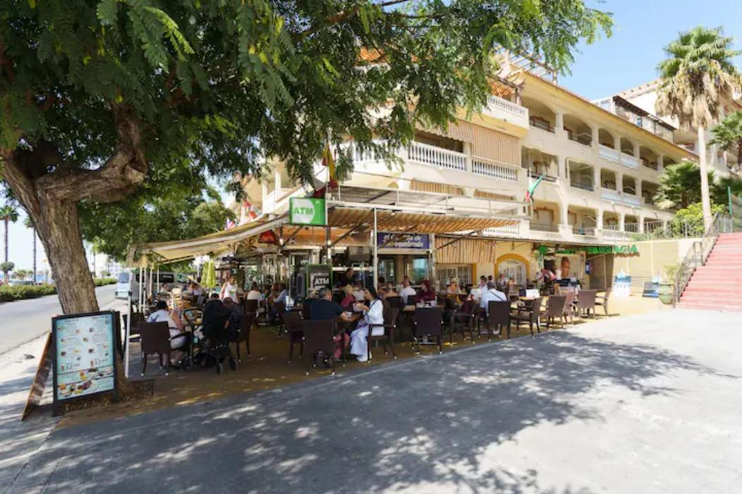 Chic Beachfront Flat With Amazing Sea Views And Private Indoor Parking Benalmadena Luaran gambar