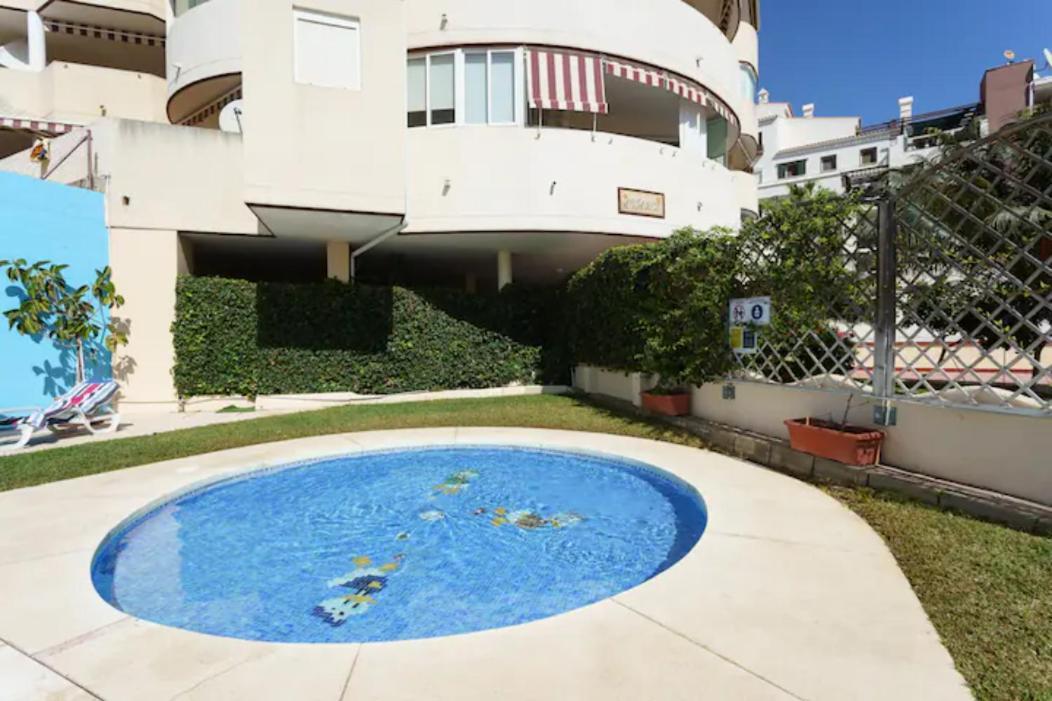 Chic Beachfront Flat With Amazing Sea Views And Private Indoor Parking Benalmadena Luaran gambar