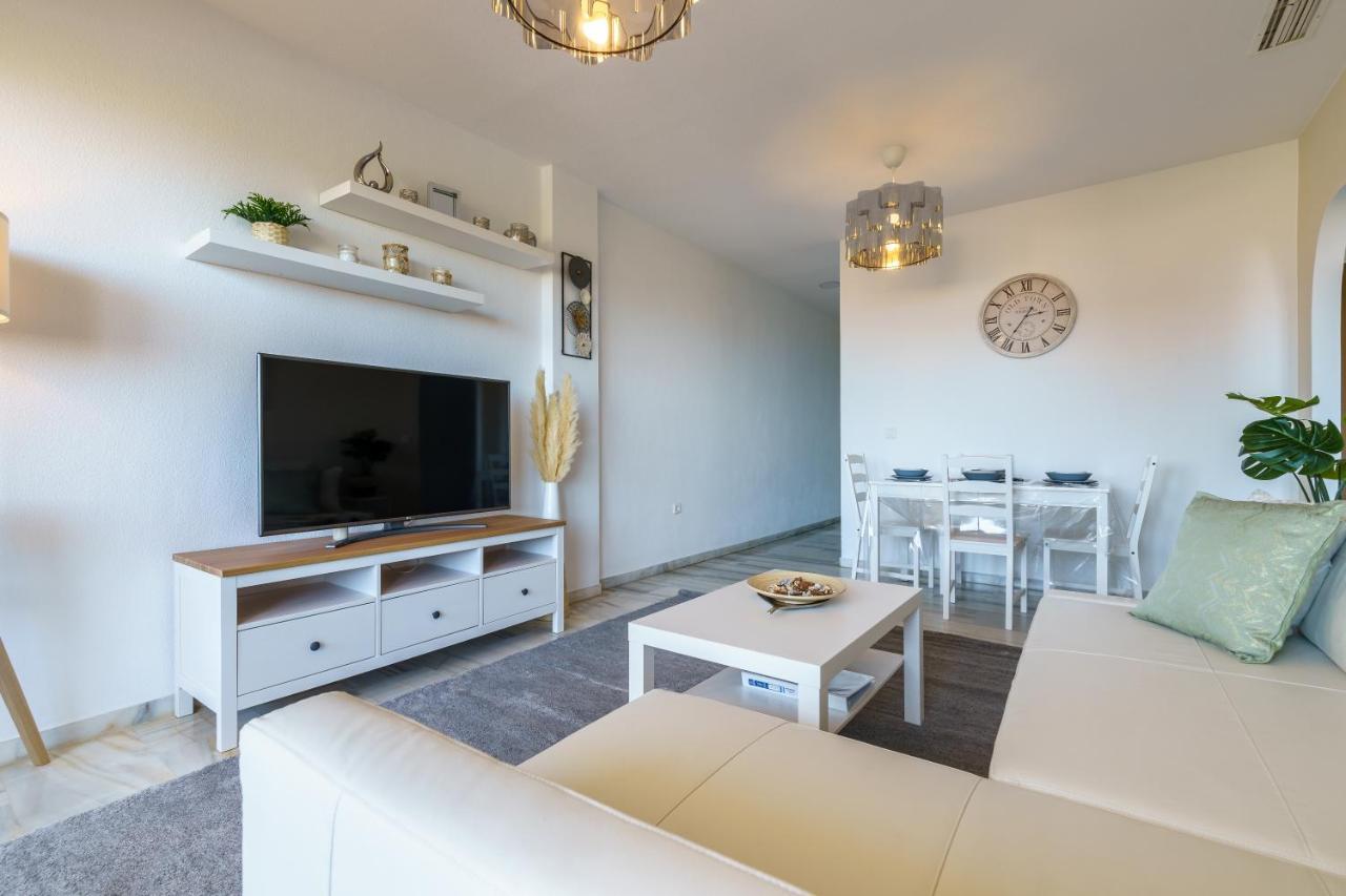 Chic Beachfront Flat With Amazing Sea Views And Private Indoor Parking Benalmadena Luaran gambar