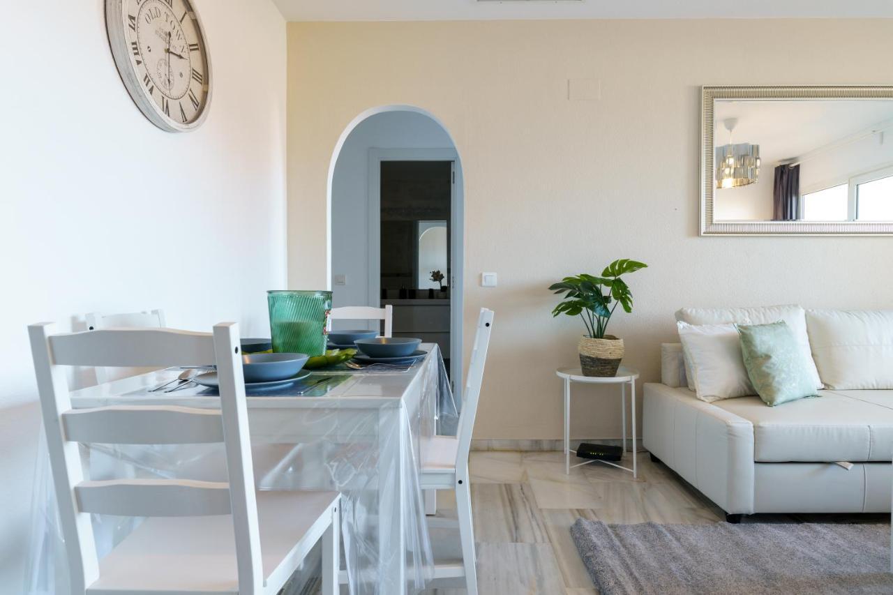 Chic Beachfront Flat With Amazing Sea Views And Private Indoor Parking Benalmadena Luaran gambar
