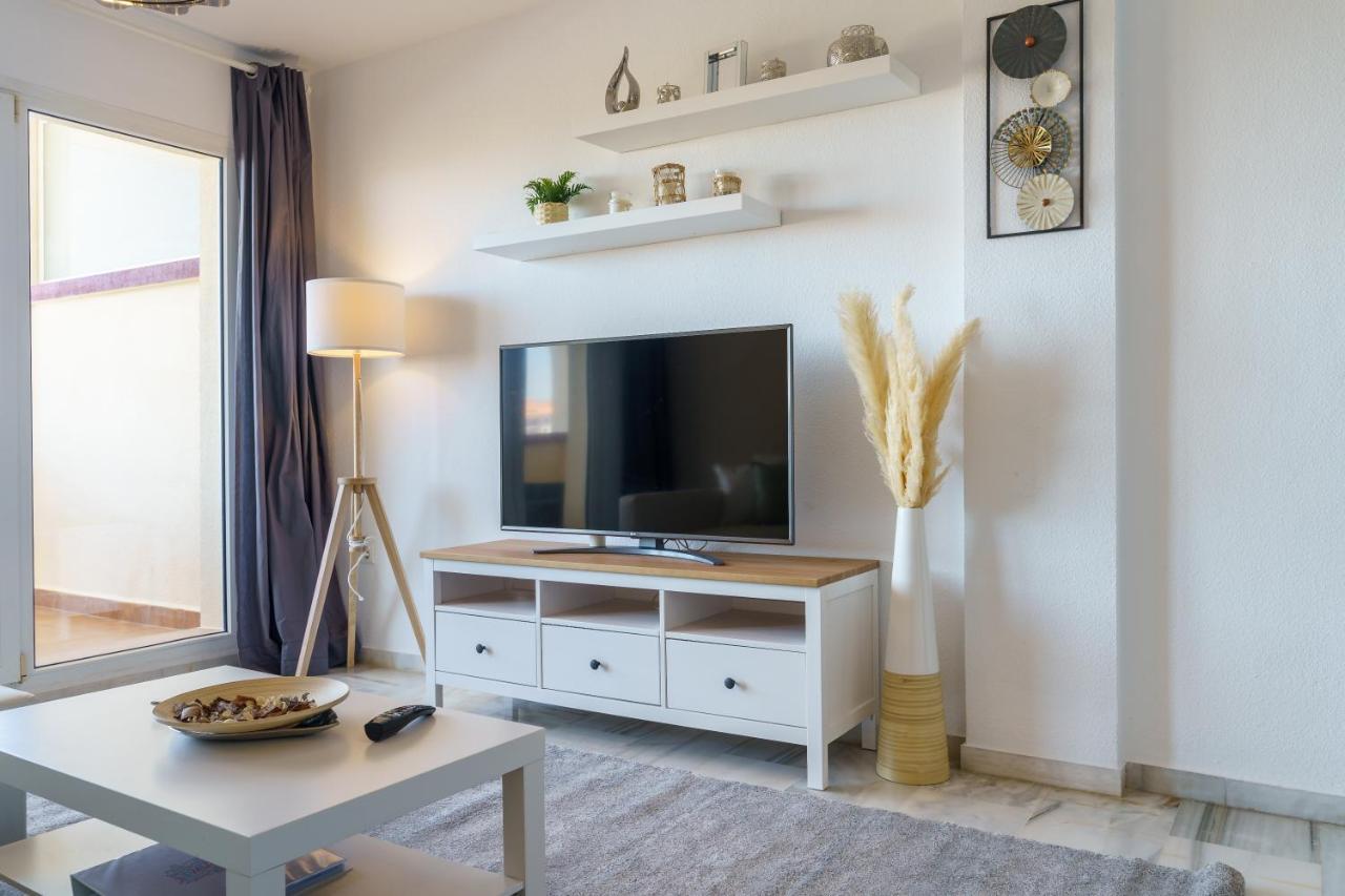 Chic Beachfront Flat With Amazing Sea Views And Private Indoor Parking Benalmadena Luaran gambar
