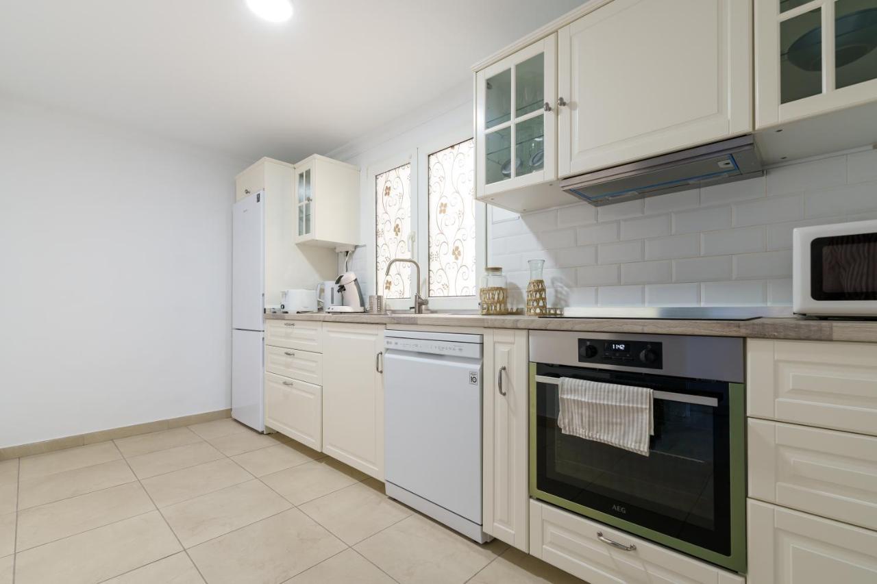 Chic Beachfront Flat With Amazing Sea Views And Private Indoor Parking Benalmadena Luaran gambar