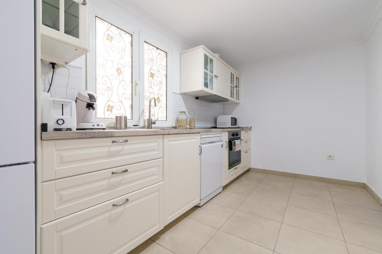 Chic Beachfront Flat With Amazing Sea Views And Private Indoor Parking Benalmadena Luaran gambar