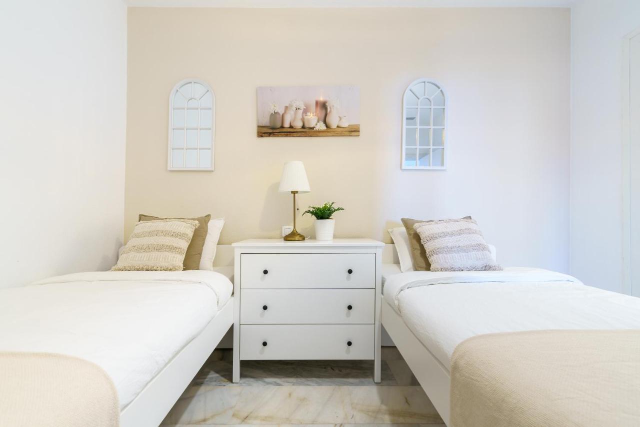 Chic Beachfront Flat With Amazing Sea Views And Private Indoor Parking Benalmadena Luaran gambar