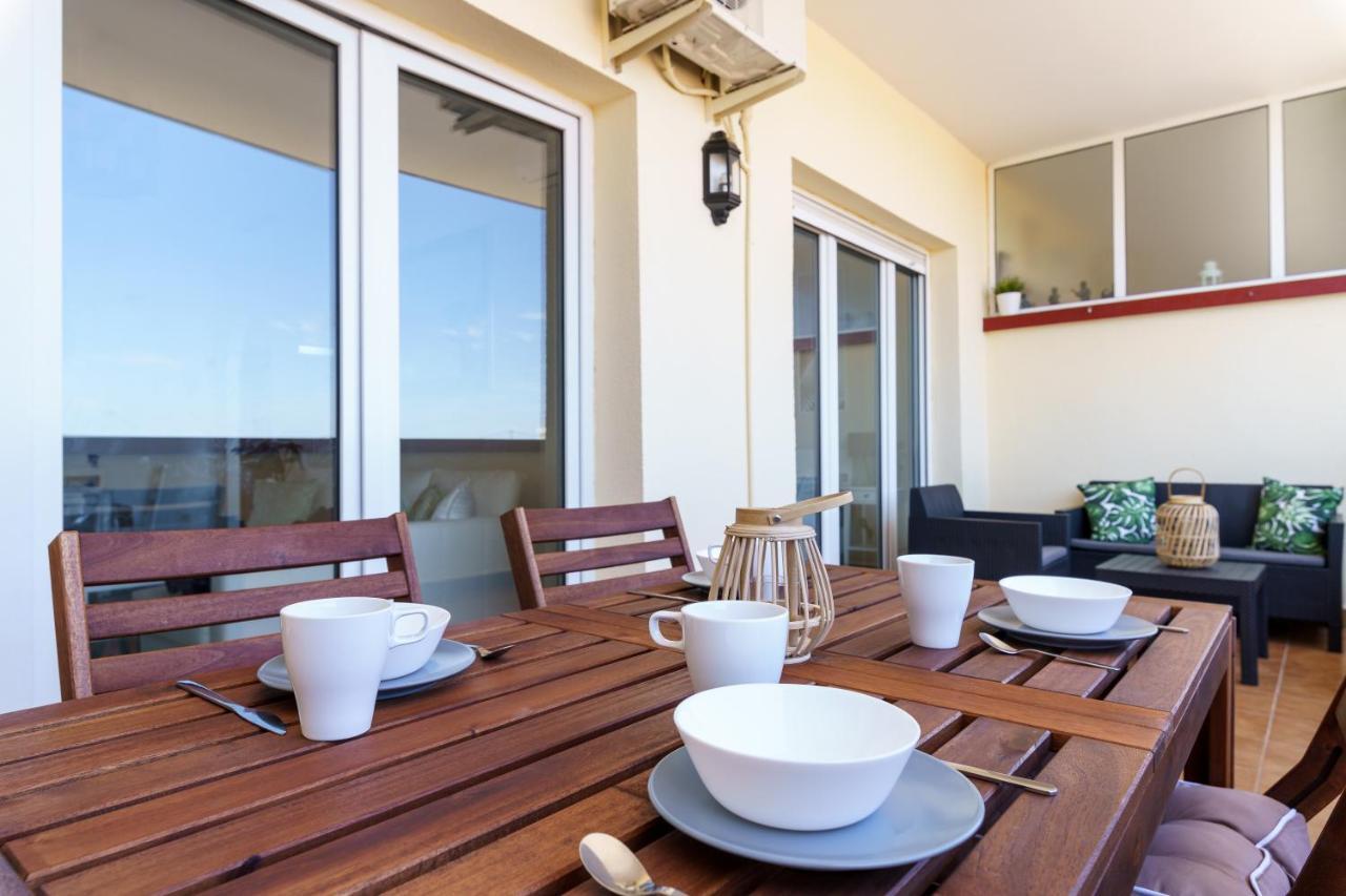 Chic Beachfront Flat With Amazing Sea Views And Private Indoor Parking Benalmadena Luaran gambar