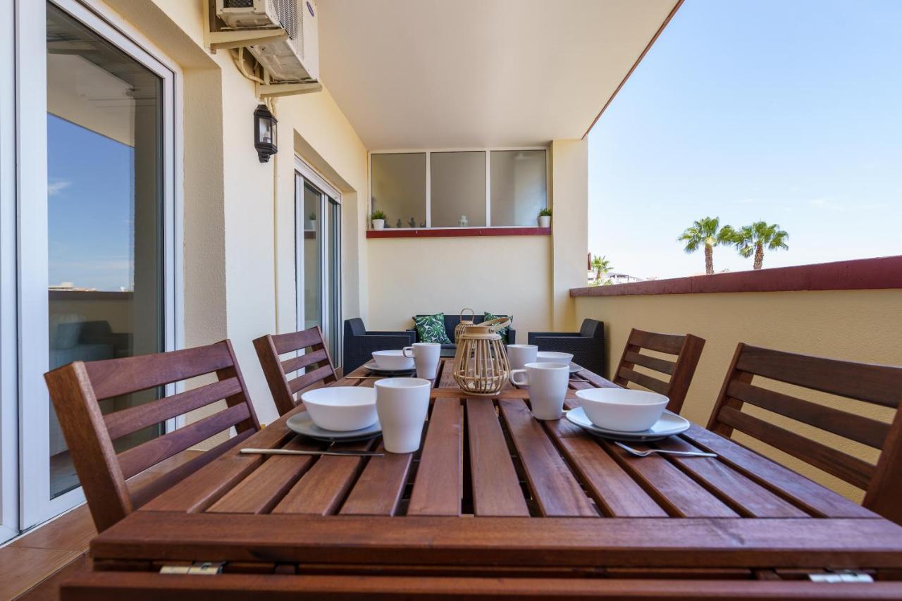 Chic Beachfront Flat With Amazing Sea Views And Private Indoor Parking Benalmadena Luaran gambar