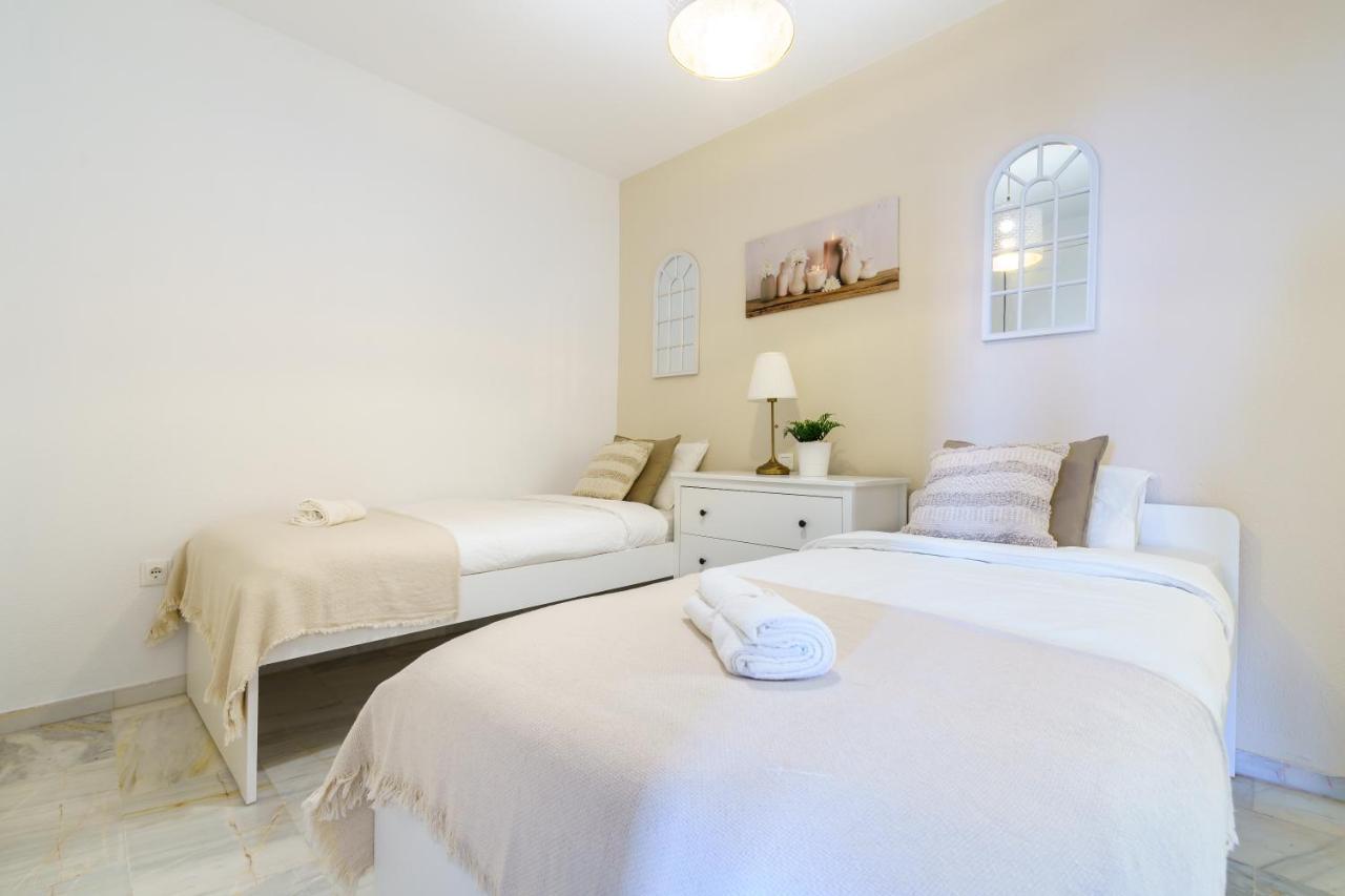 Chic Beachfront Flat With Amazing Sea Views And Private Indoor Parking Benalmadena Luaran gambar