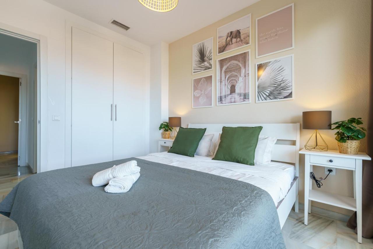 Chic Beachfront Flat With Amazing Sea Views And Private Indoor Parking Benalmadena Luaran gambar