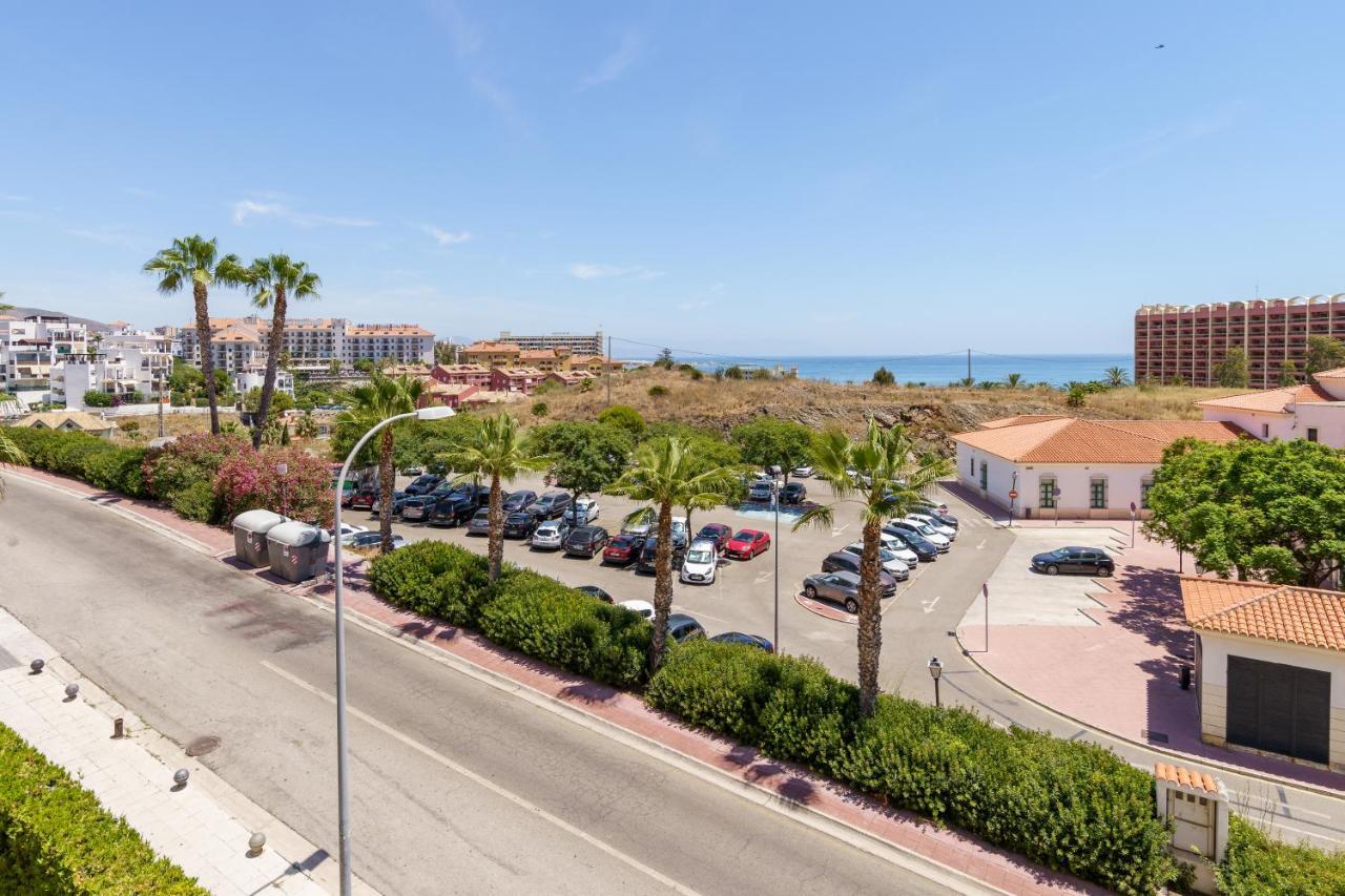 Chic Beachfront Flat With Amazing Sea Views And Private Indoor Parking Benalmadena Luaran gambar