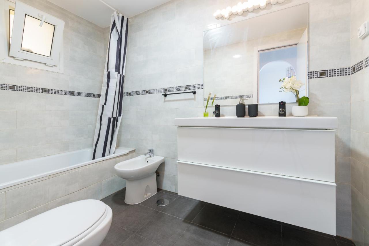 Chic Beachfront Flat With Amazing Sea Views And Private Indoor Parking Benalmadena Luaran gambar